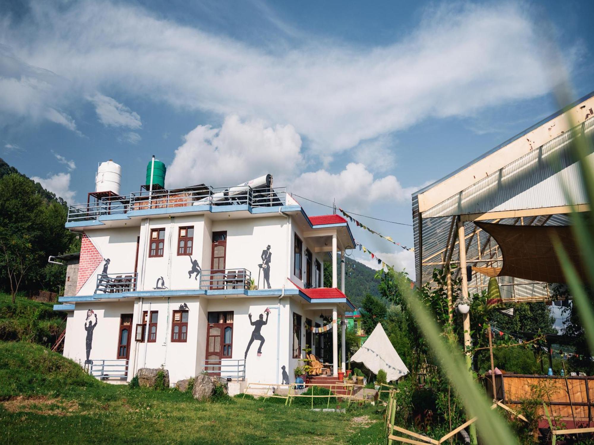 The Bunker Bir Hostel Exterior photo